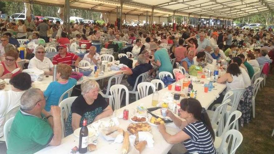 Más de 2.000 vecinos en el Día de la Familia en el parque fluvial de Beche