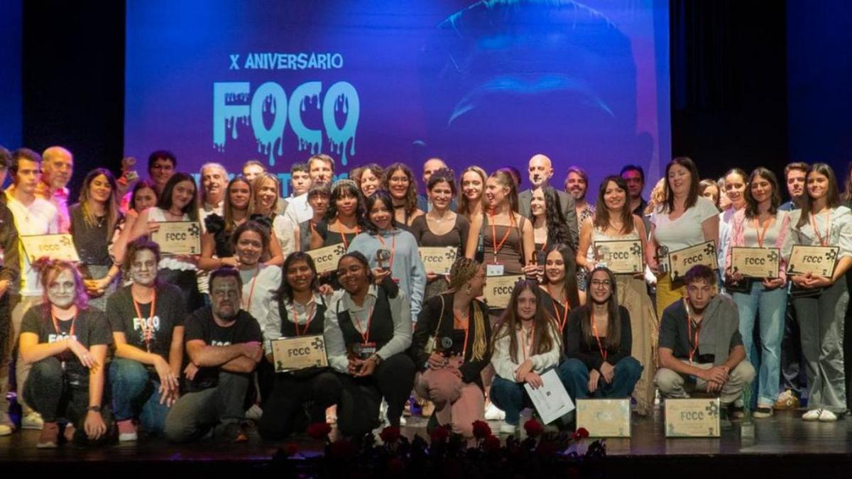 Foto de familia de organizadores y participantes en la décima edición de FOCO en Fuente Obejuna.
