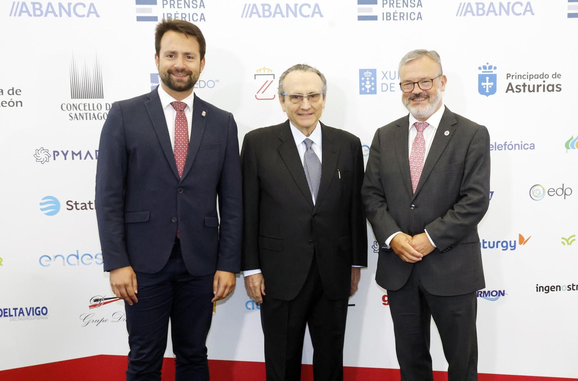 El poder político y empresarial se cita en Santiago