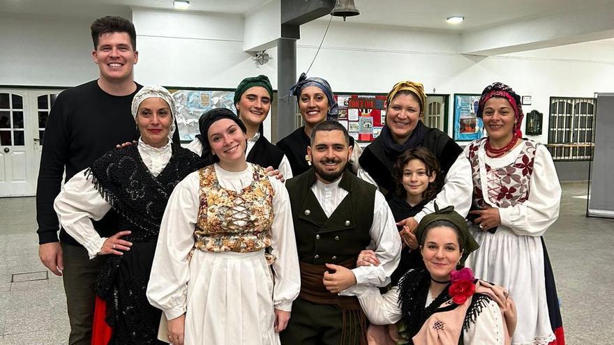 Donde la fabada se hace con “porotos blancos” pero hay un ardiente recuerdo de Asturias: así se celebra San Xuan en Santa Fe (Argentina)