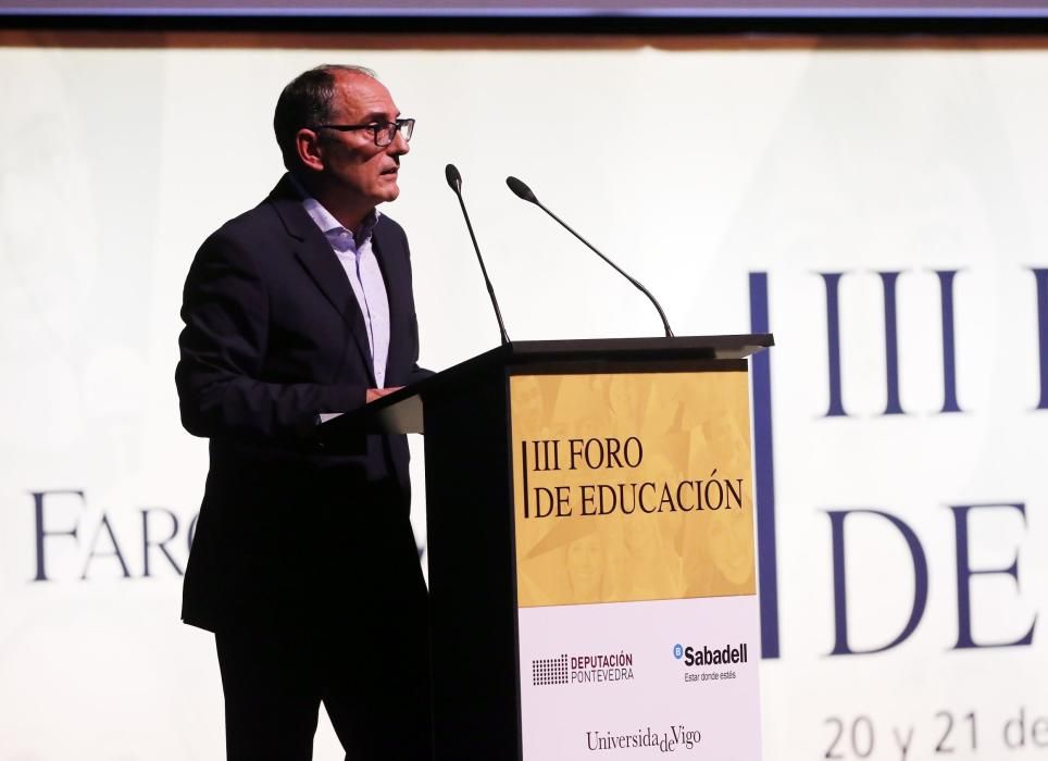 "Hay que despertarse": arranca el III Foro de Educación FARO. // Marta G. Brea