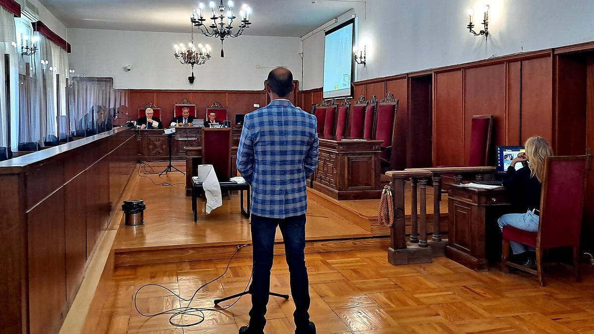 El condenado durante la celebración del juicio en la Audiencia Provincial de Badajoz.