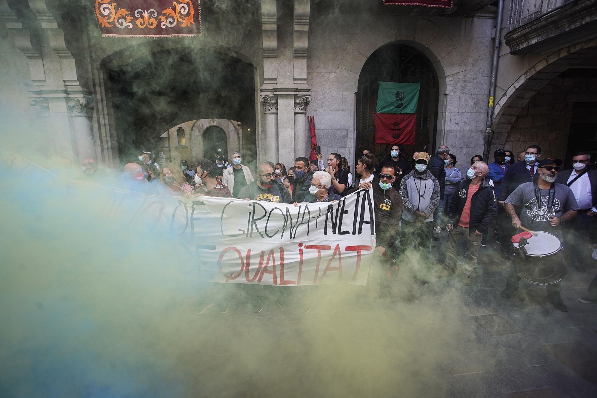 Protesta dels treballadors de Girona + Neta en contra de la privatització del servei públic de neteja