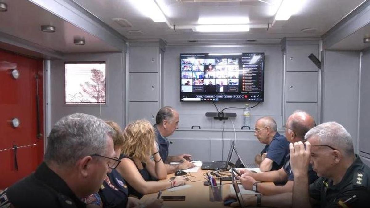 El conseller de Emergencias, Juan Carlos Valderrama, preside el Cecopi preparatorio del eclipse, este lunes.