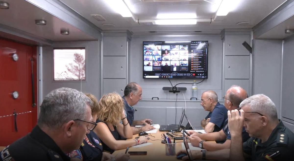 El conseller de Emergencias, Juan Carlos Valderrama, preside el Cecopi preparatorio del eclipse, este lunes.