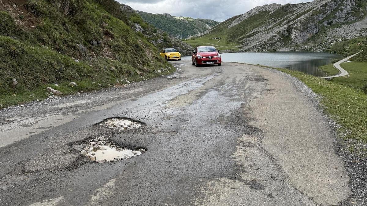 La carretera del lago Enol a La Tiese, en el parque nacional de los Picos de Europa.