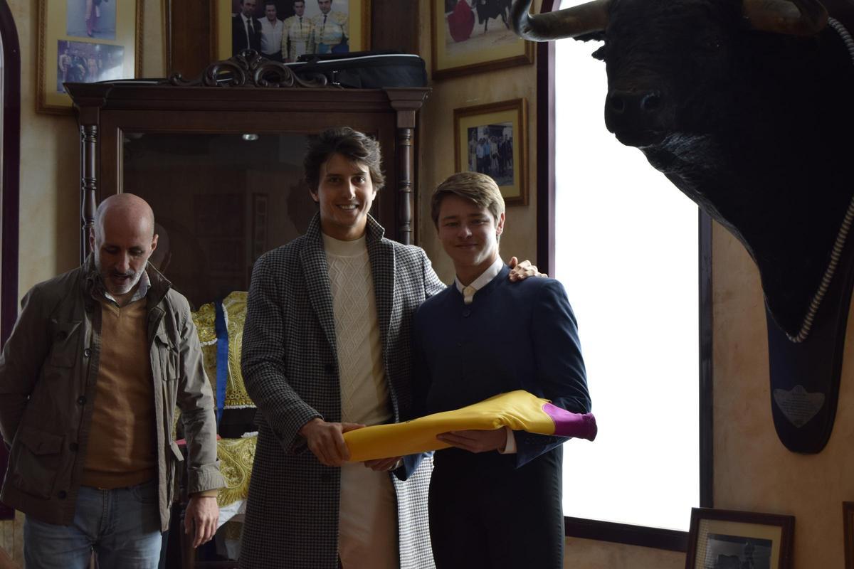 La convivencia entre Roca Rey y la Escuela Taurina de València, en imágenes