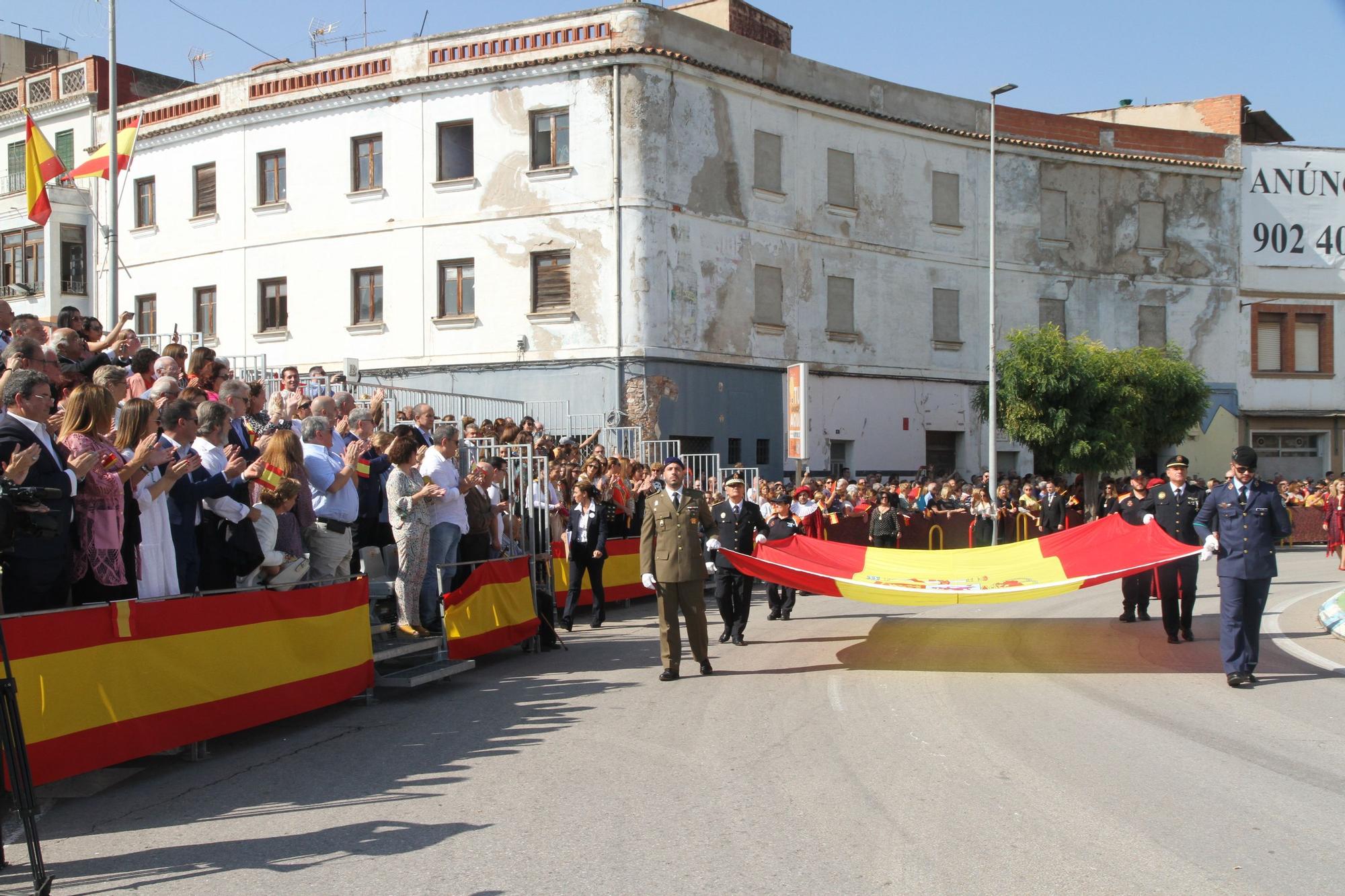 Nules iza la bandera más grande de la provincia en el Día de la Hispanidad