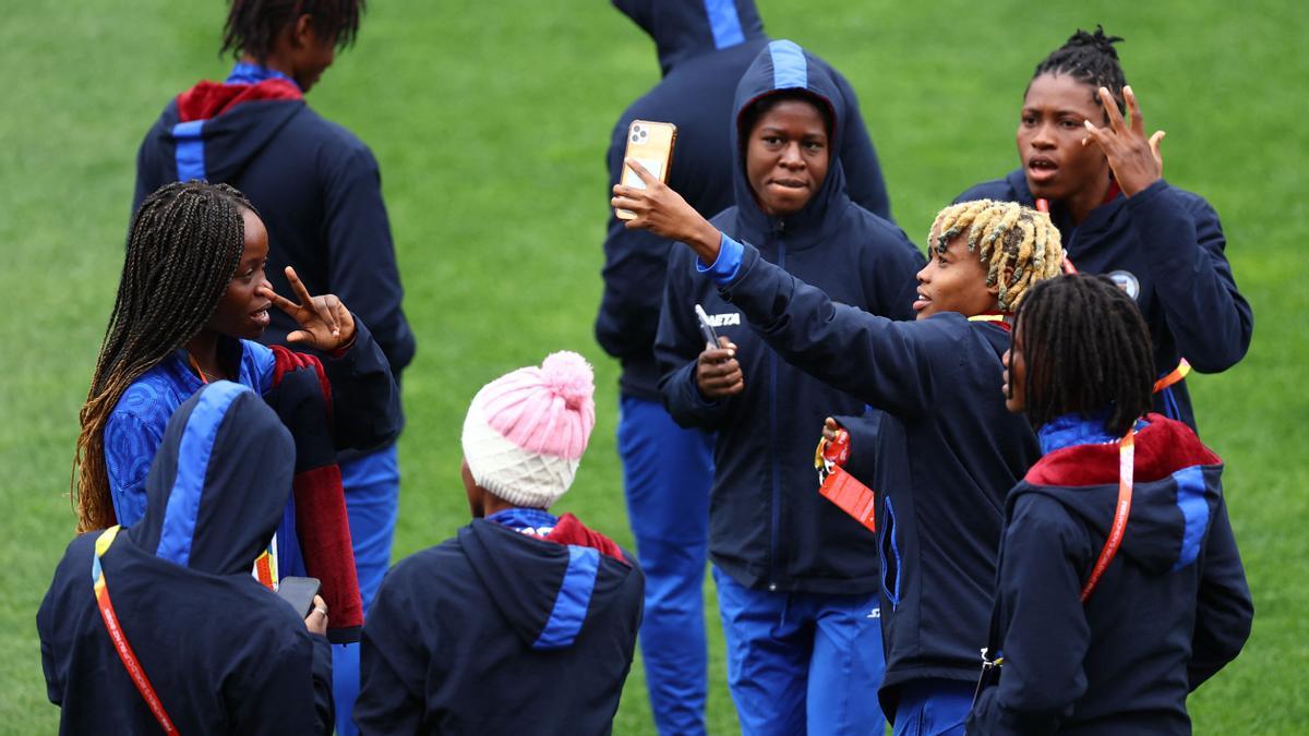 FIFA Women's World Cup Australia and New Zealand 2023 - Group D - Haiti Stadium Visit - Hindmarsh Stadium, Adelaide, Australia - July 27, 2023 Haiti players during the stadium visit REUTERS/Hannah Mckay