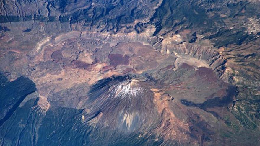 Imagen aérea del pico Teide.