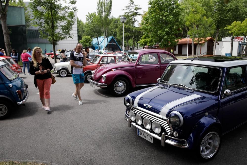 Exposición de coches clásicos en Gijón