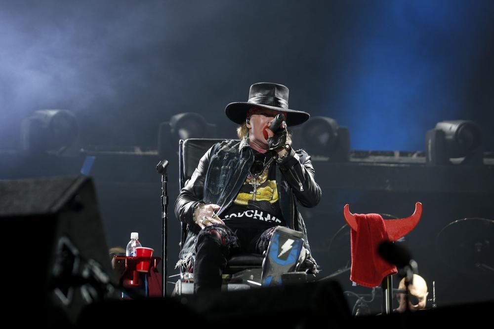 Axl Rose se estrena como vocalista de AC/DC en Lisboa.