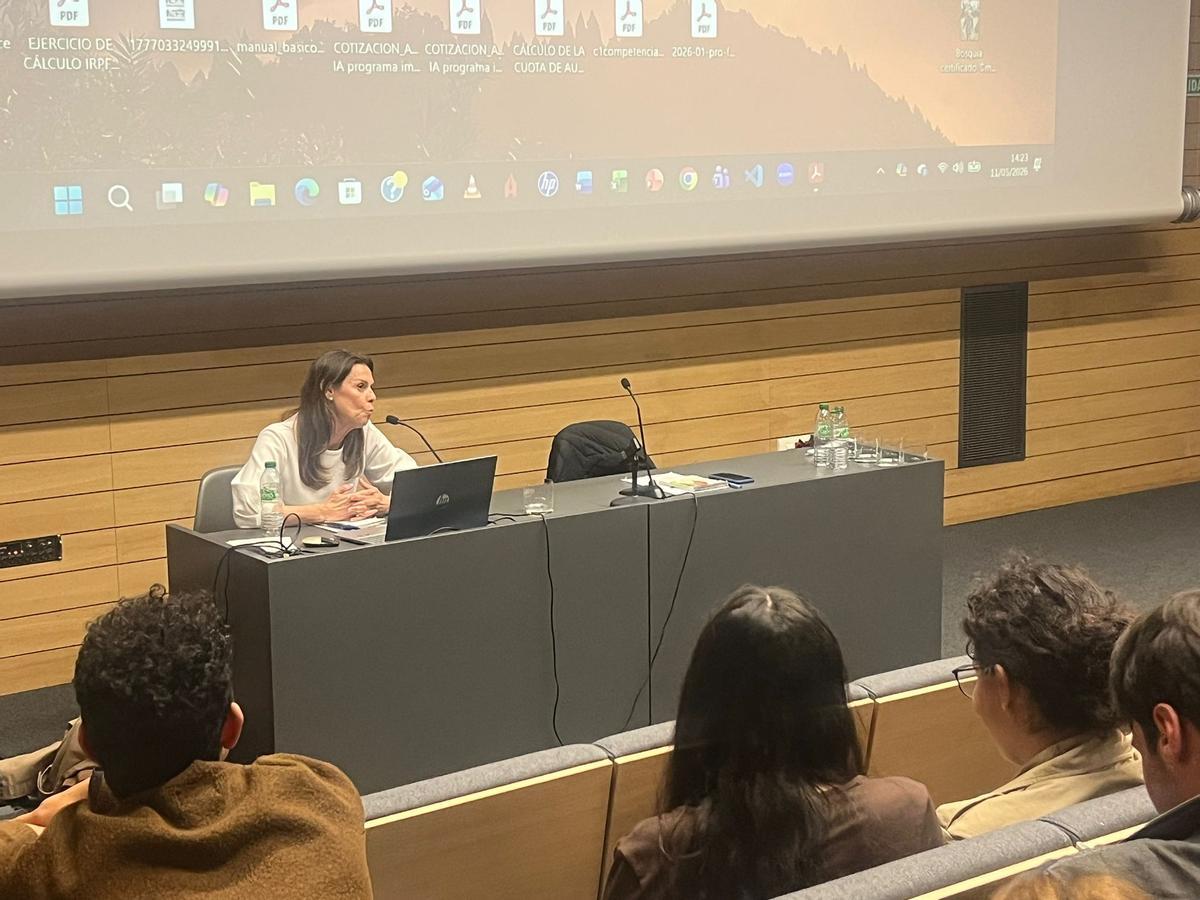 La jornada "Emprendiendo hacia el futuro" del IES Número 1 de Gijón, en imágenes