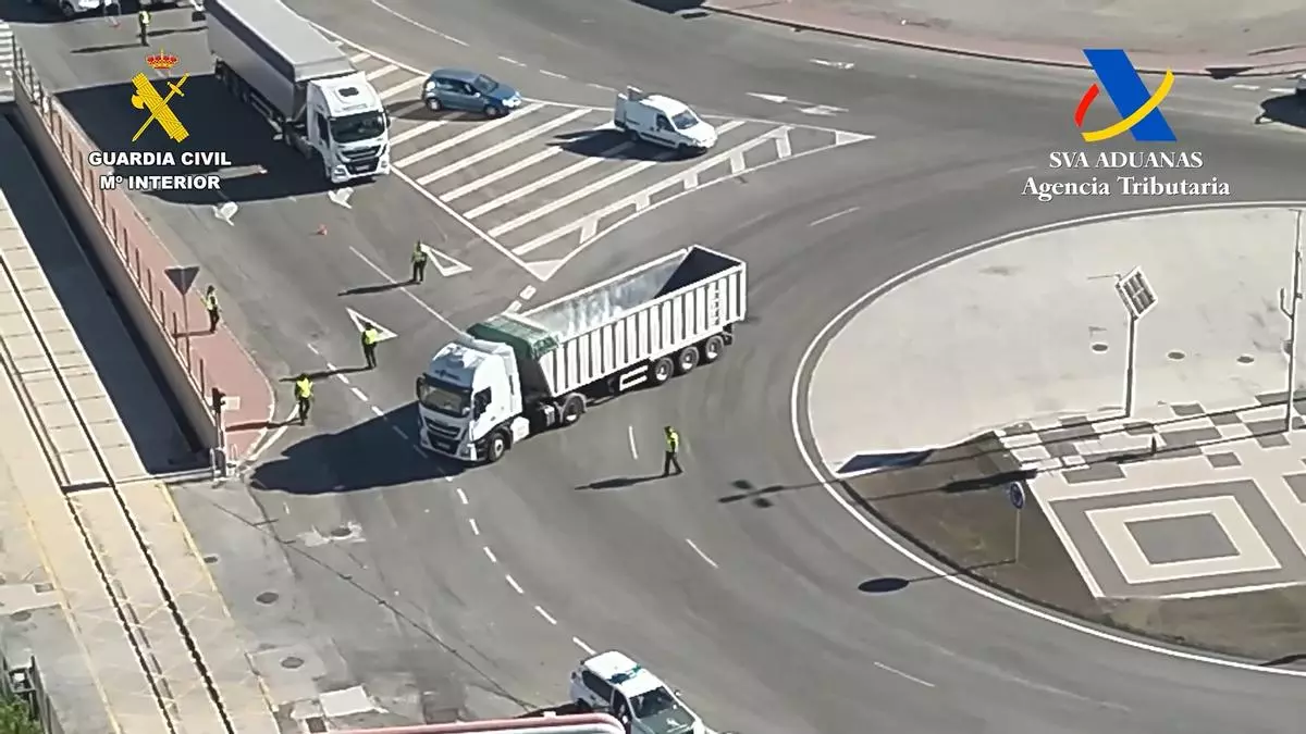 Incautan casi 100 cajetillas de tabaco en los accesos al puerto de Cartagena