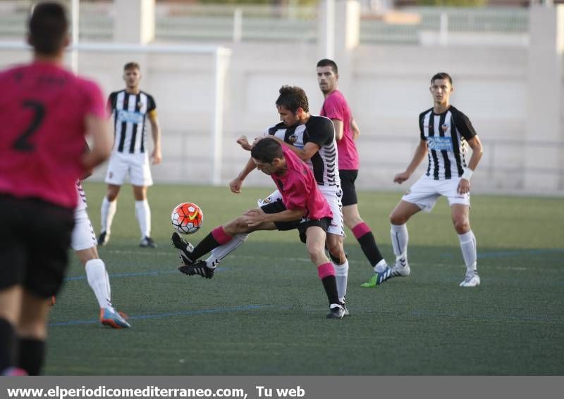 GALERÍA DE FOTOS -- El CD Castellón calienta motores frente al Almazora