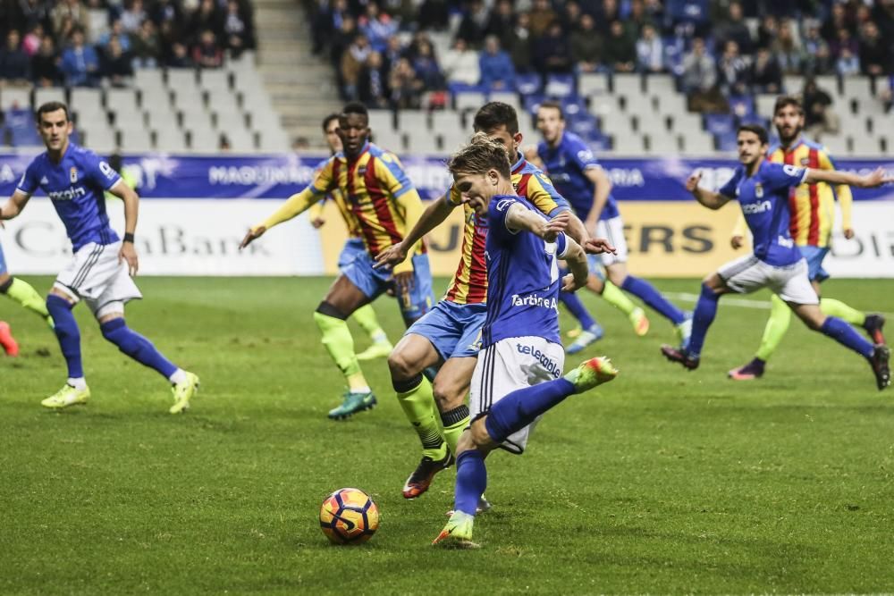 El partido entre el Real Oviedo y el Levante, en imágenes