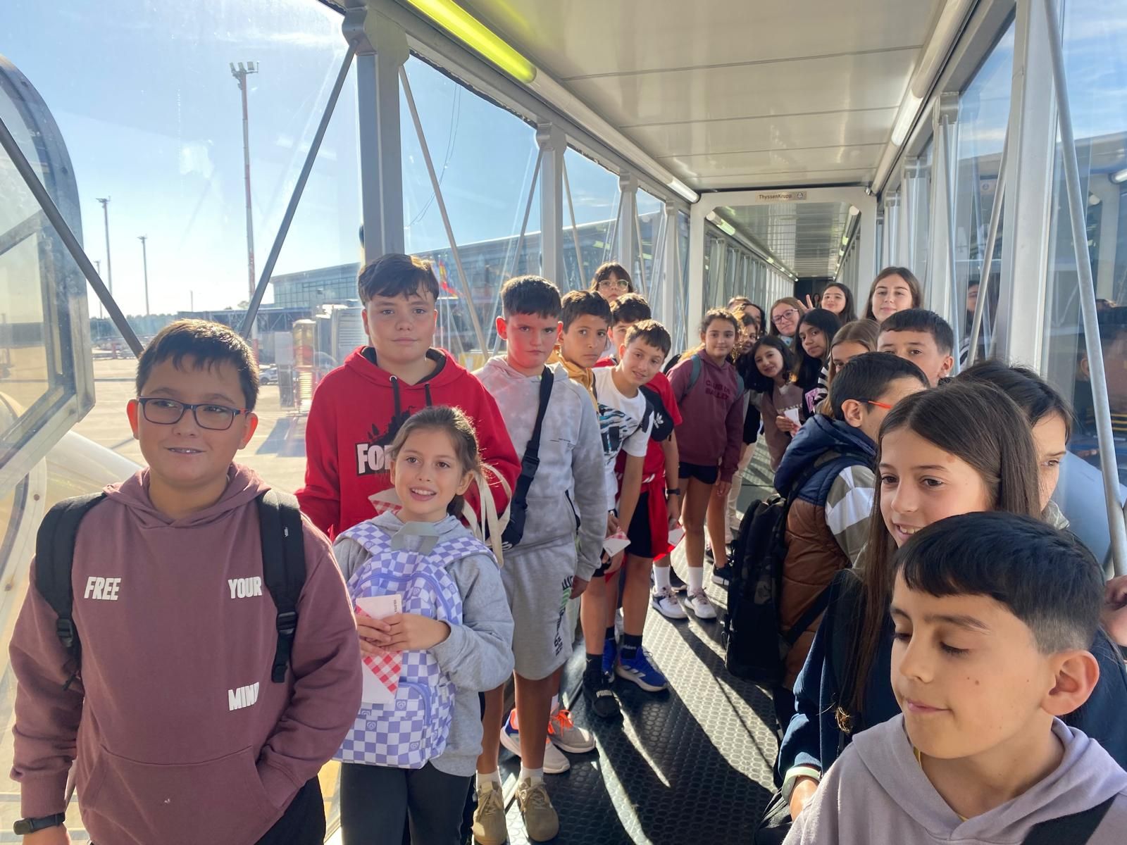 En imágenes: Bautismo de vuelo a Málaga para una veintena de estudiantes del Elisa y Luis Villamil