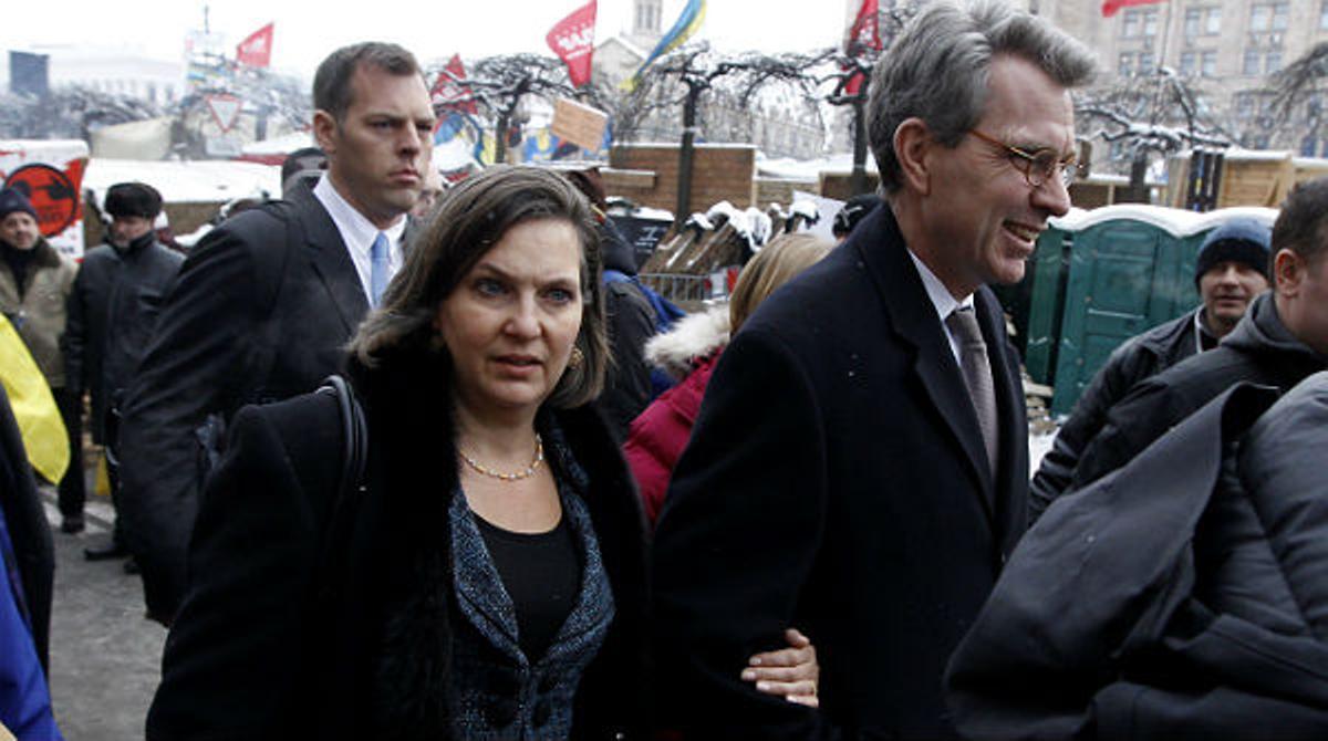 Conversa telefònica en què la secretària destat adjunta dels EUA per a Europa Victoria Nuland diu que es foti la UE