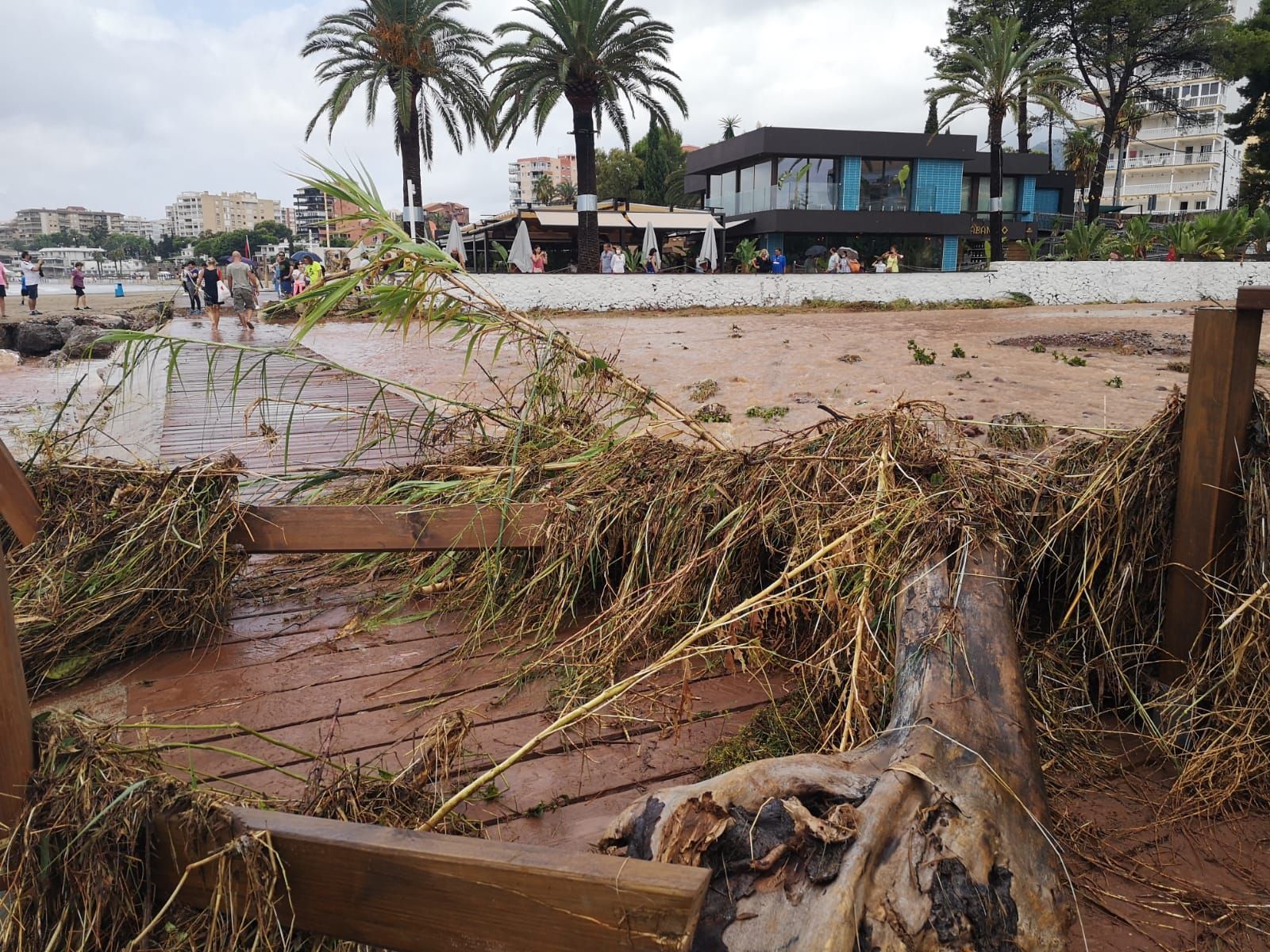 Benicàssim ahogada por el temporal, foto a foto