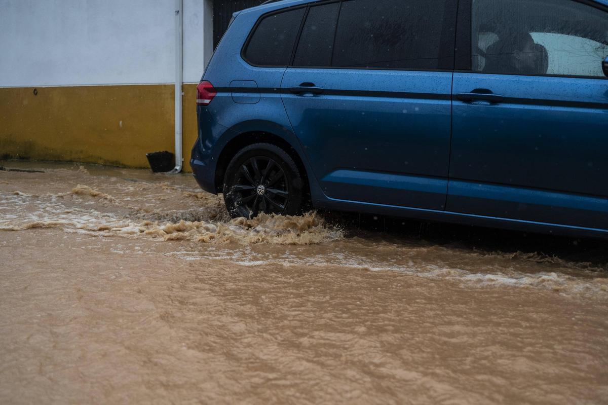 Fotogalería | La borrasca Marta anega las calles de la Charca Musia