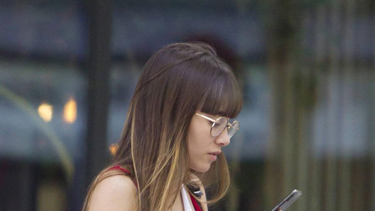 Aitana Ocaña, de 'Operación Triunfo', saliendo del hospital el día de su cumpleaños