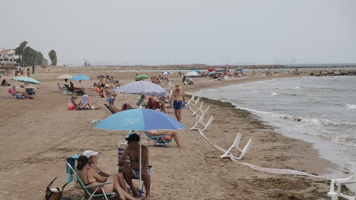 Reabre al baño la playa de Puig-Val tras el vertido de aguas fecales