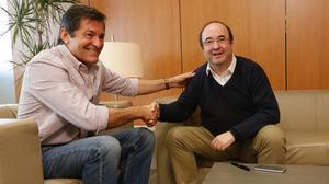 Javier Fernández y Miquel Iceta, este lunes, durante la reunión que han mantenido en la sede del PSOE en Madrid.