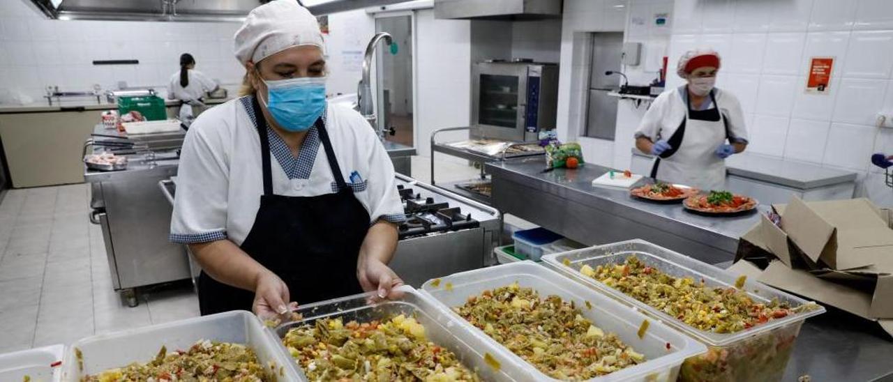 Preparativos en la Cocina Económica