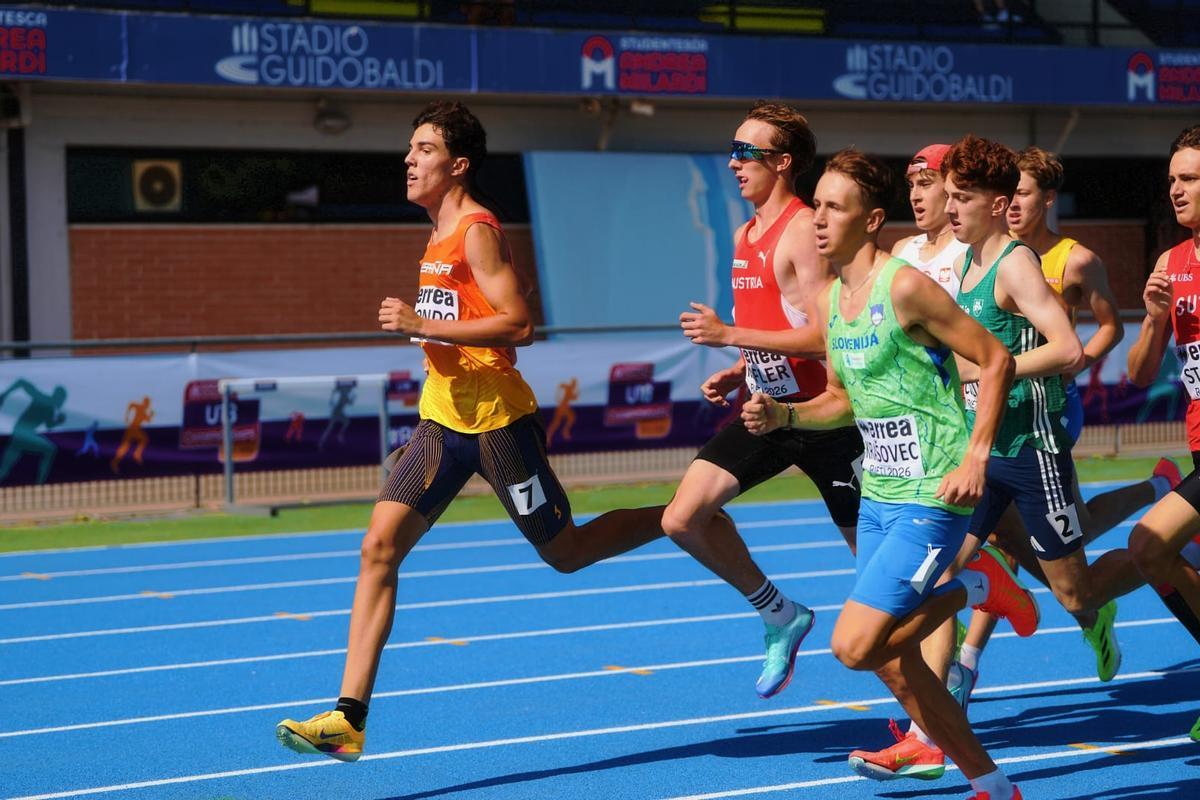 Sergio Redondo, en cabeza de la prueba de 800 metros del Campeonato de Europa