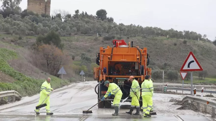 La borrasca provoca el corte de la N-432