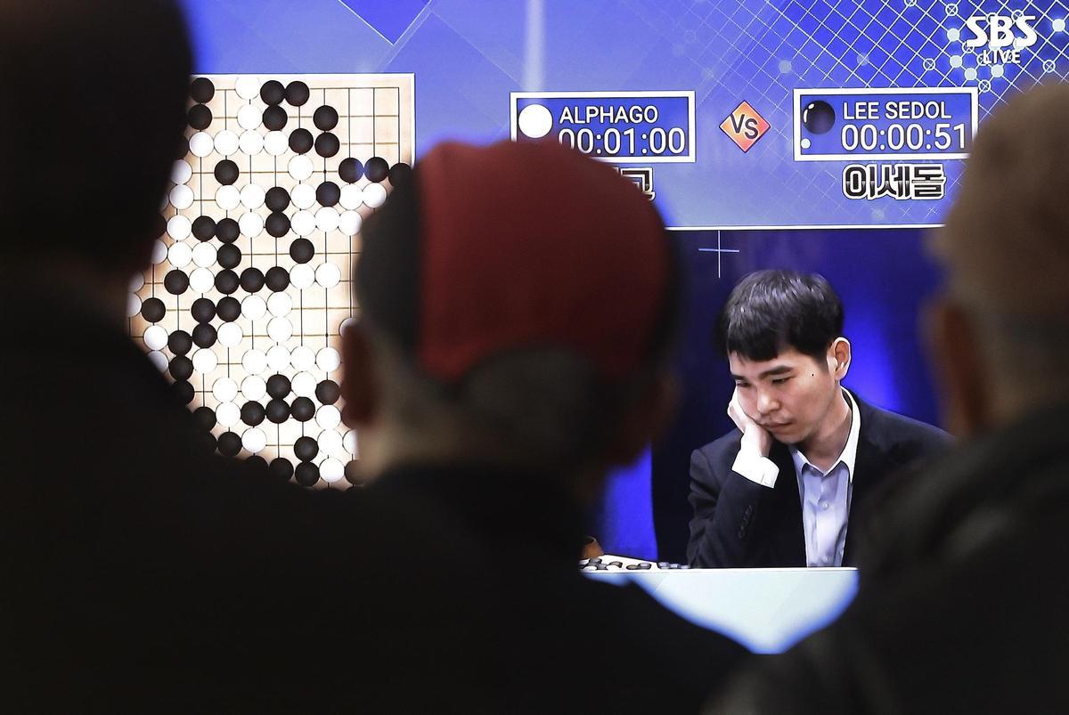 Lee Sedol, el campeón de go coreano, durante la mítica partida contra la Inteligencia Artificial de Alpha Go.