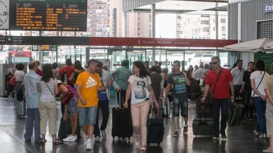 El AVE registra máximos históricos en julio y supera los 3 millones de viajeros al mes