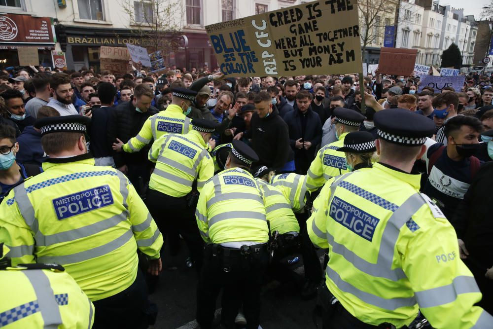 Manifestaciones en Stamford Bridge de los aficionados del Chelsea contra la Superliga