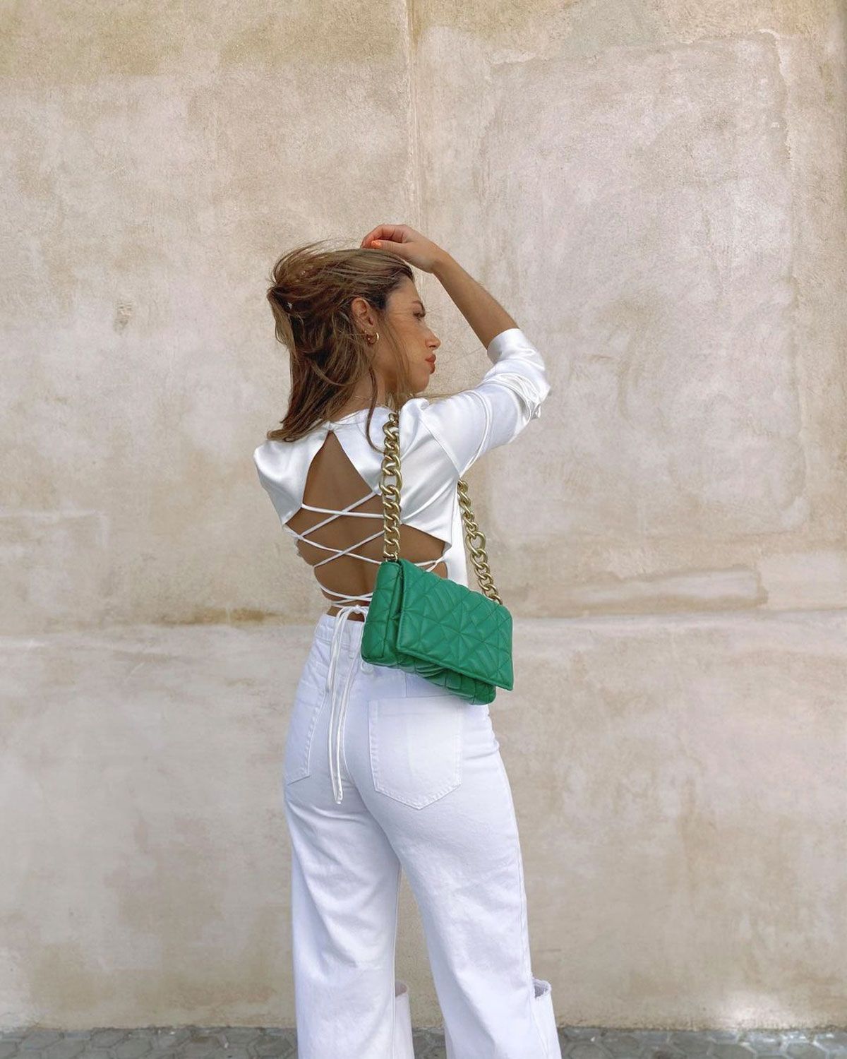 El nuevo bolso viral de Zara (que agota una y otra vez en la web) es verde, lleva una cadena dorada y ya ha conquistado - Woman