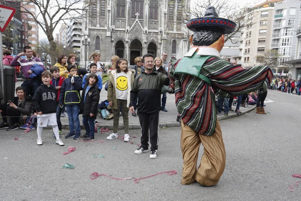 Desfile de carrozas del Día del Bollo de Avilés