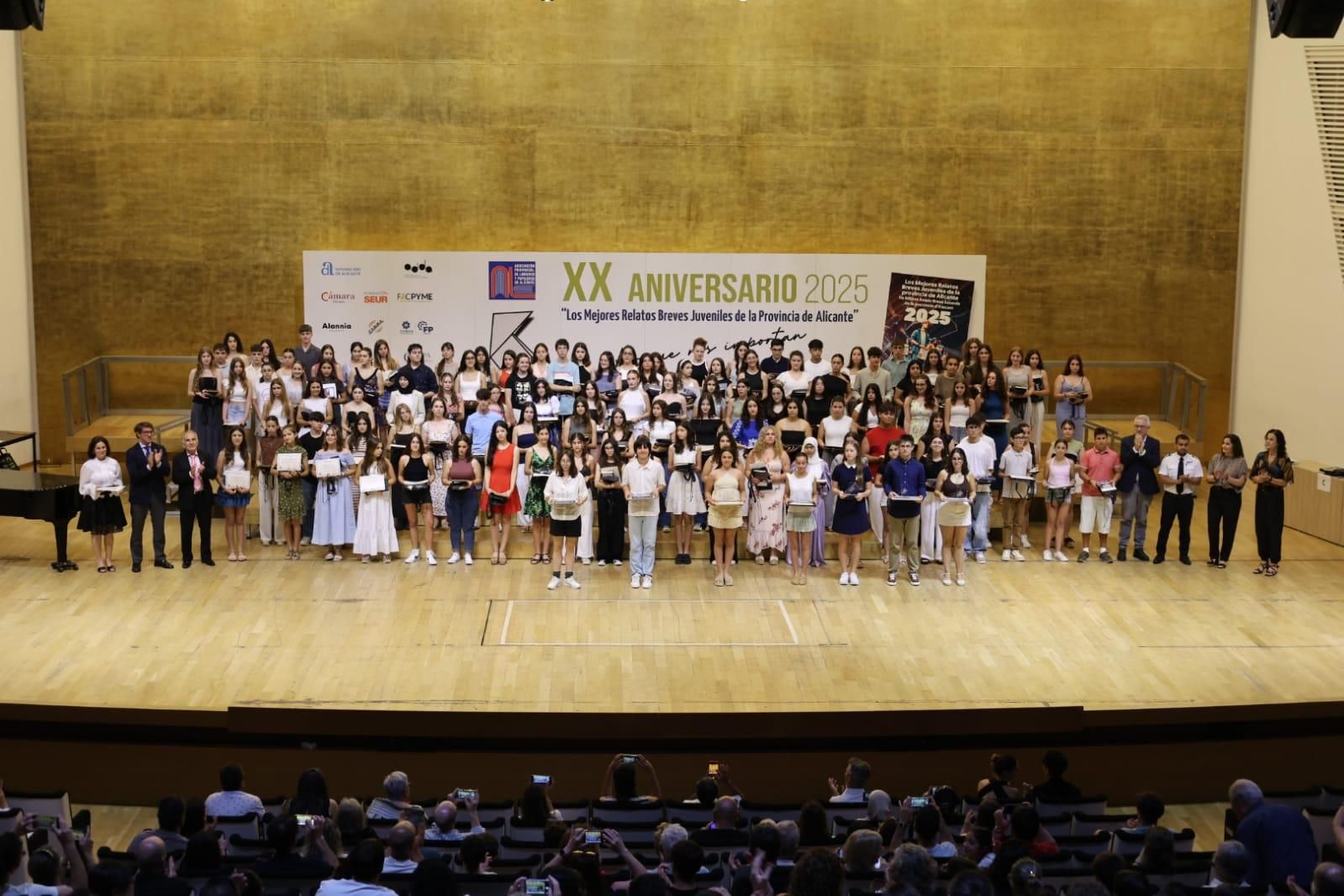 Entrega de premios en el ADDA del XX Concurso de los Mejores Relatos Breves Juveniles de la Provincia de Alicante