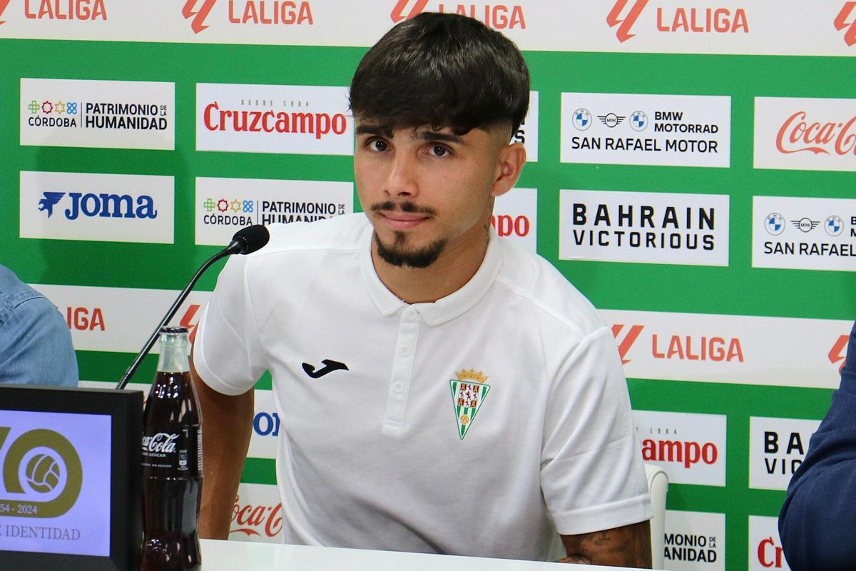 Kevin Medina, durante su presentación oficial como jugador del Córdoba CF.