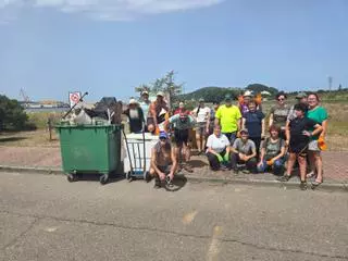 En imágenes: Limpieza de la ensenada de Llodero
