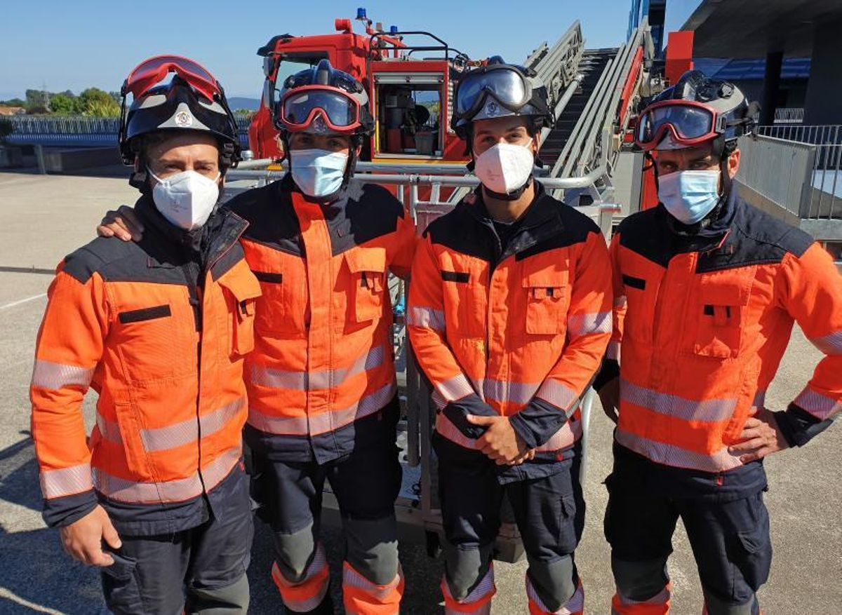 Los bomberos que participaron.