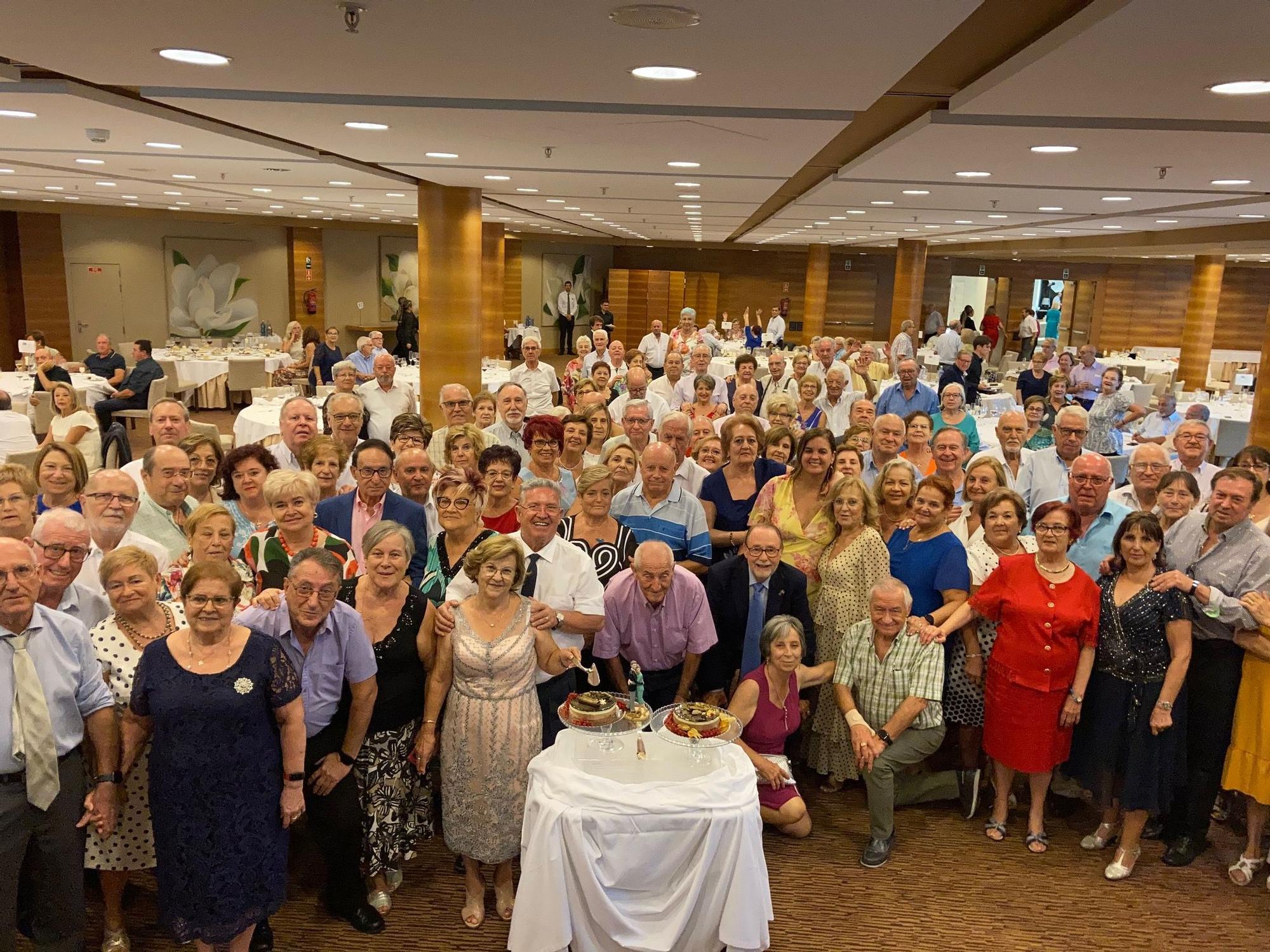 El Ayuntamiento de València organiza una fiesta de parejas que celebran sus bodas de oro