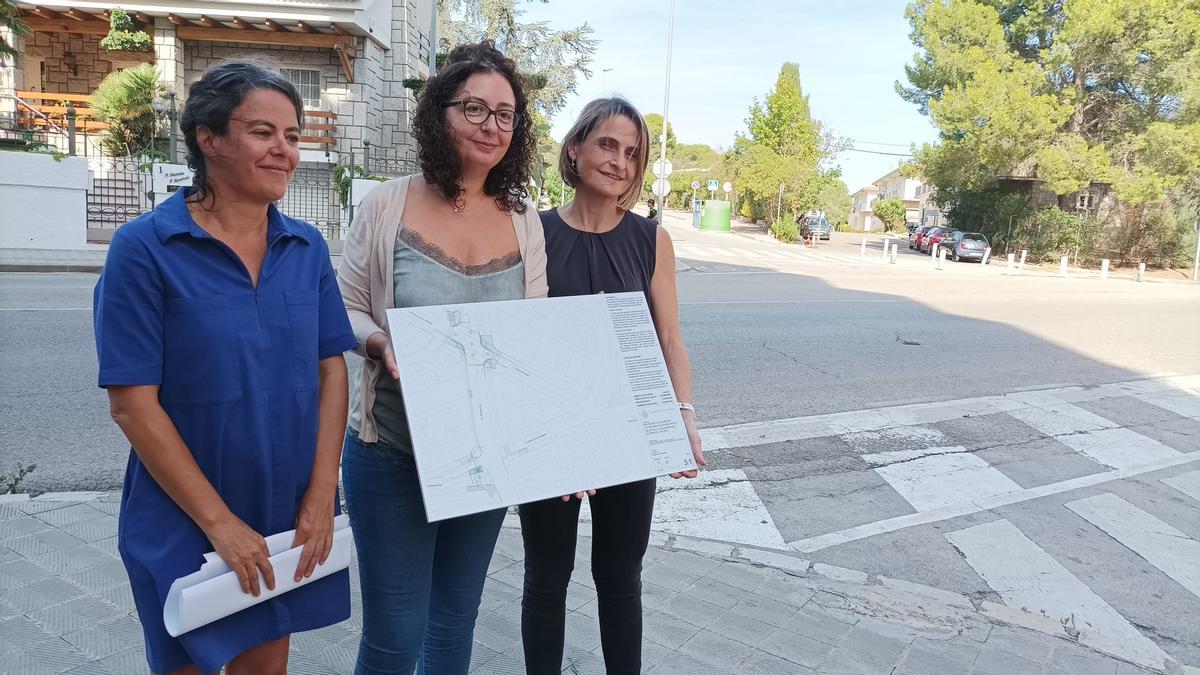 L'arquitecta Itziar Carrera amb les regidores Bartrolich i Martínez