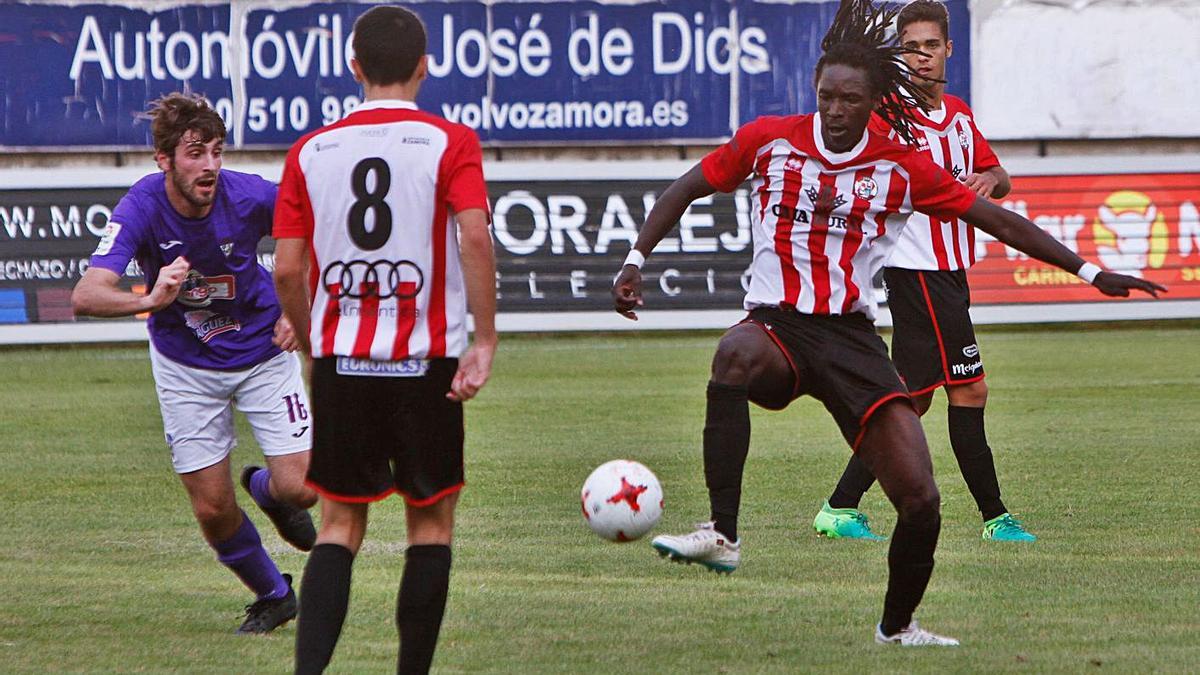 Aires, nuevo fichaje del CD Villaralbo, durante su breve paso por el Zamora CF.