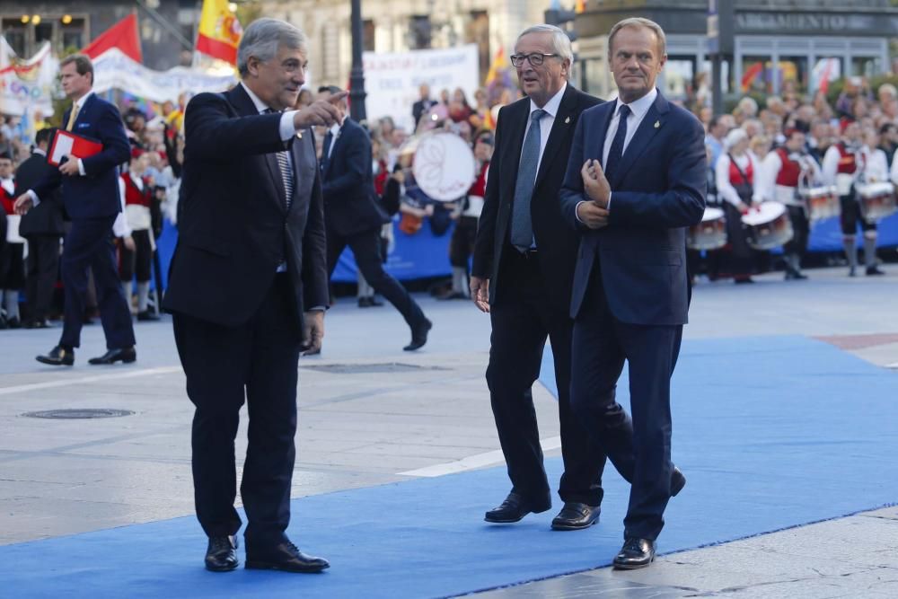 Desfile de los Reyes, personalidades y premiados en la alfombra azul