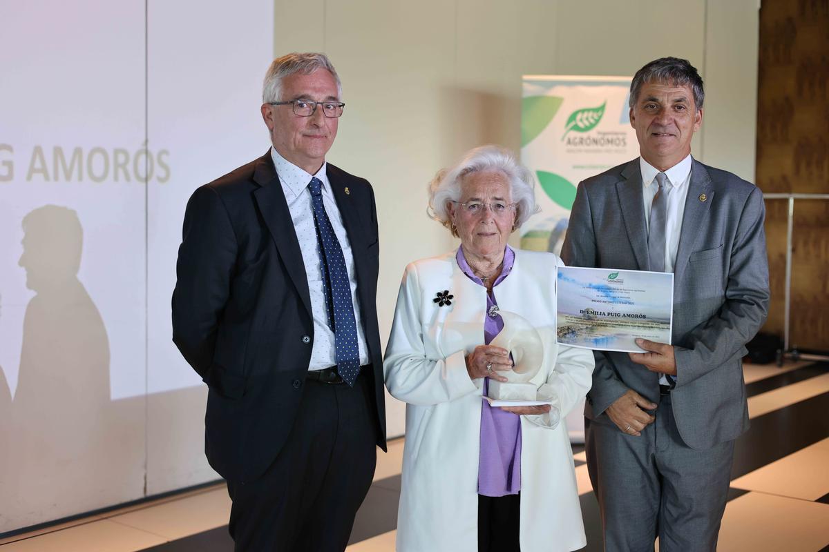 Emilia Puig Amorós recibió el Premio Antonio Esteban 2023 a su trayectoria.