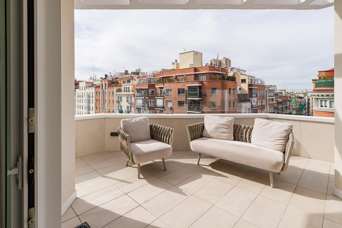 Vista de la terraza de una vivienda comercializada por Engel & Völkers en el distrito de Salamanca de Madrid, el más caro de España.