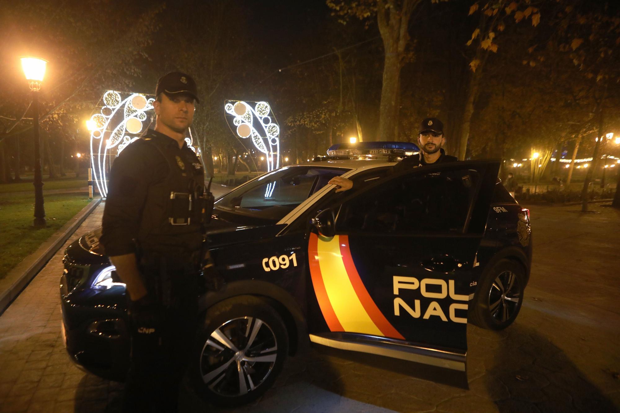 Antonio González y Brais Noya, los guardianes de la primera noche del año en Oviedo