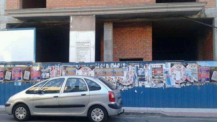 Fachada sin terminar en el municipio de Silleda. // FdV