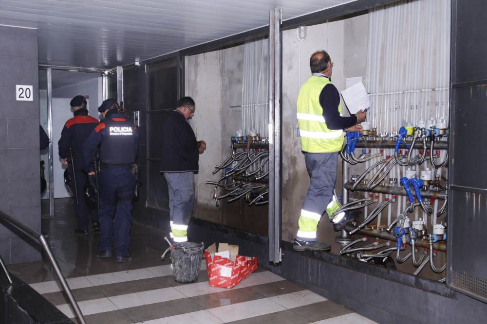 Operació policial en un bloc ocupat a Calonge