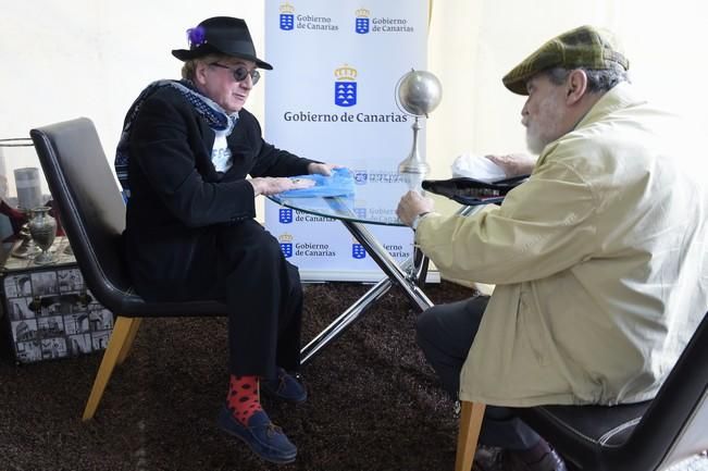 Luis Antonio de Villena, en la Feria del Libro