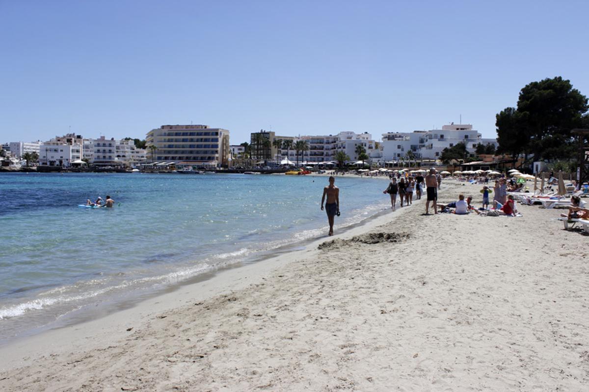 Tràgic accident a Eivissa: un turista britànic mor al caure des d’un balcó